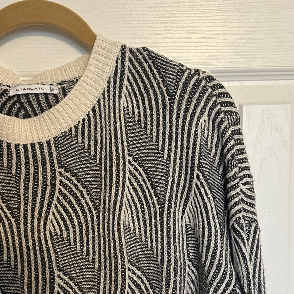 Like new- Gray & Cream Sweater